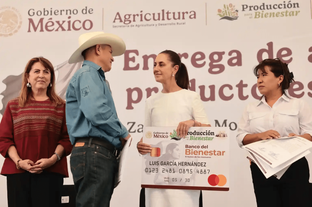 Sheinbaum entrega apoyos a productores de caña en Morelos y reafirma respaldo al&nbsp;campo