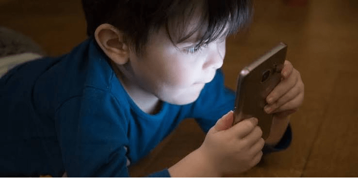 Seis de cada 10 niños en Tabasco presentan problemas de vista por uso excesivo del celular