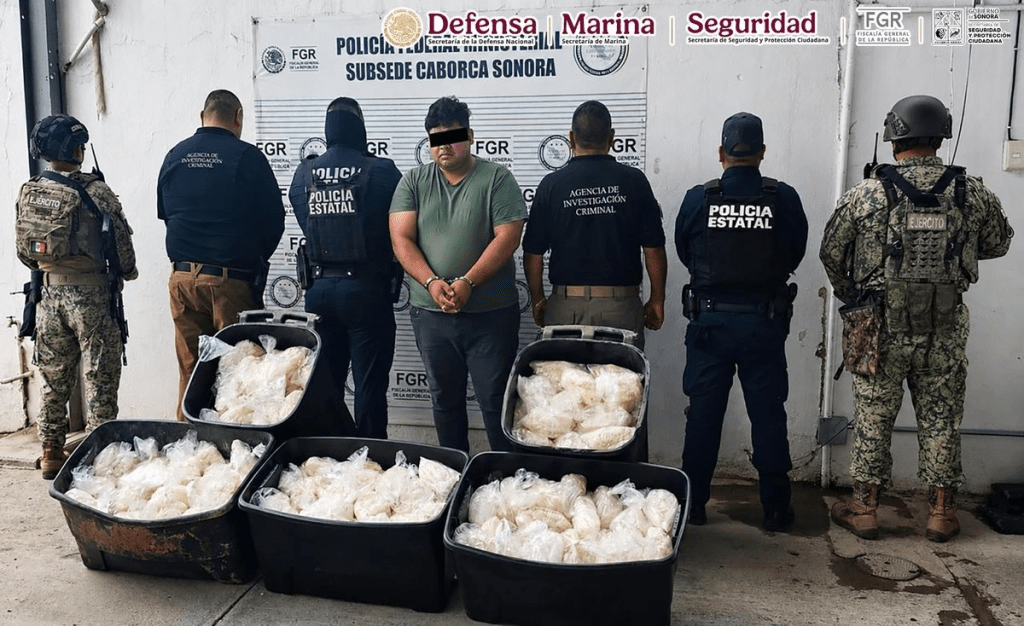 Aseguran más de 200 kilos de metanfetamina y decenas de armas en ocho estados