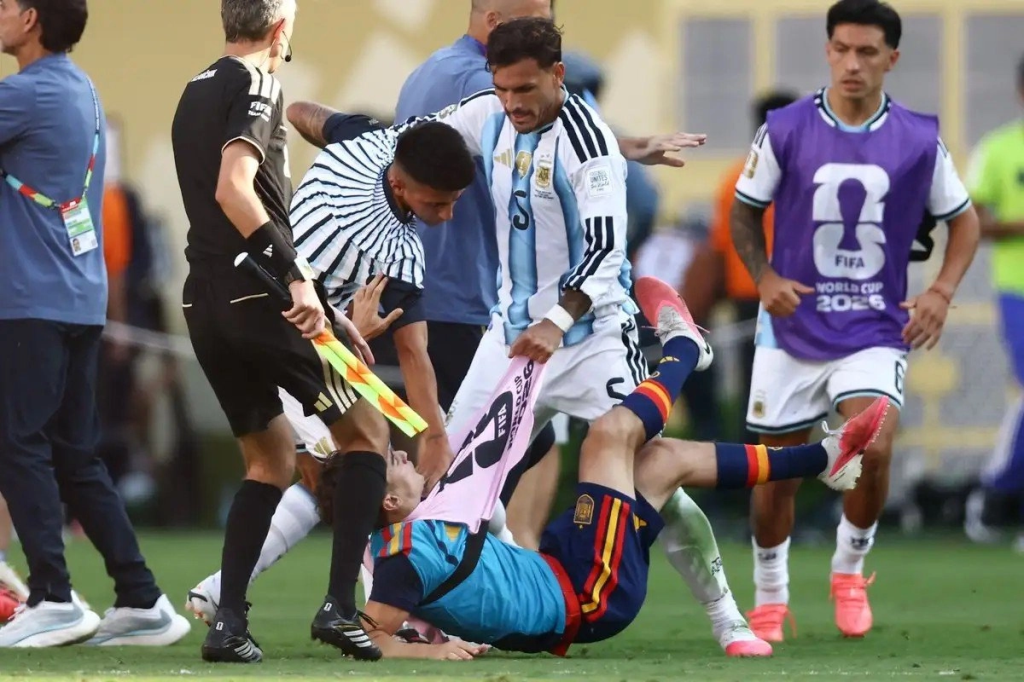 FIFA abre expediente a Paredes, Molina, Almada, Ayala y Gavi por incidentes en la final del&nbsp;Mundial