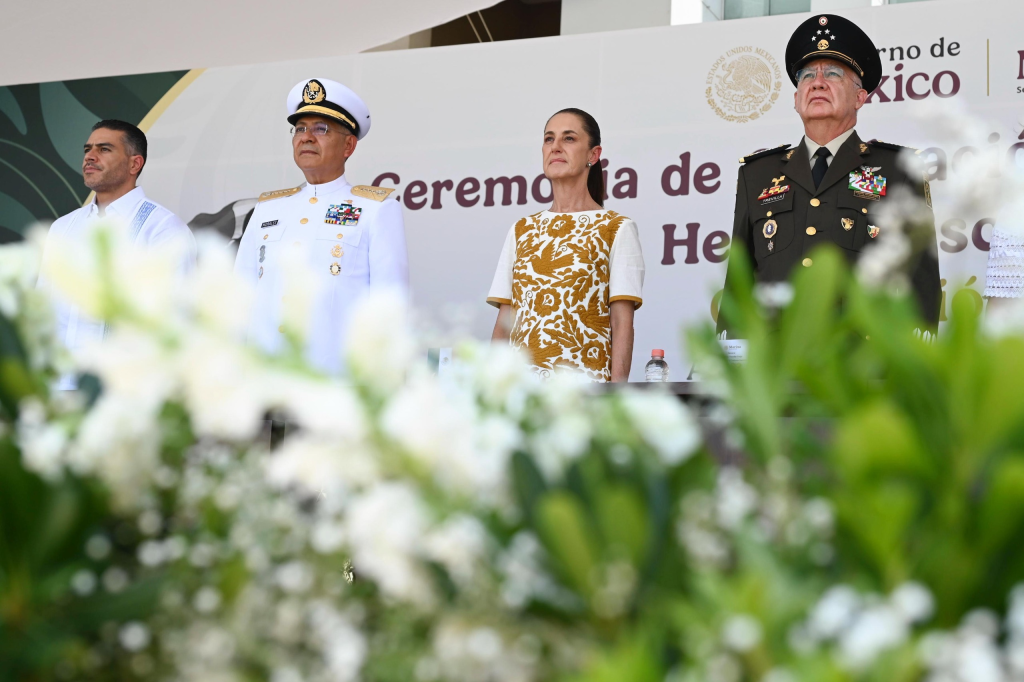 Sheinbaum encabeza graduación de 211 guardiamarinas de la Heroica Escuela Naval&nbsp;Militar