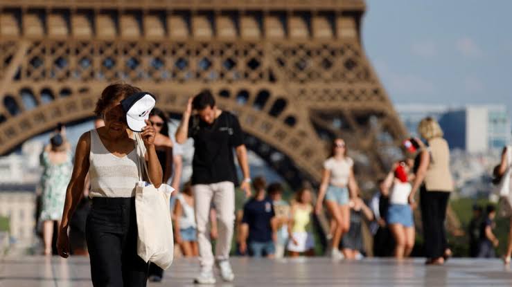 Francia enfrenta nueva ola de calor con temperaturas de hasta 40 grados que complican combate contra&nbsp;incendios