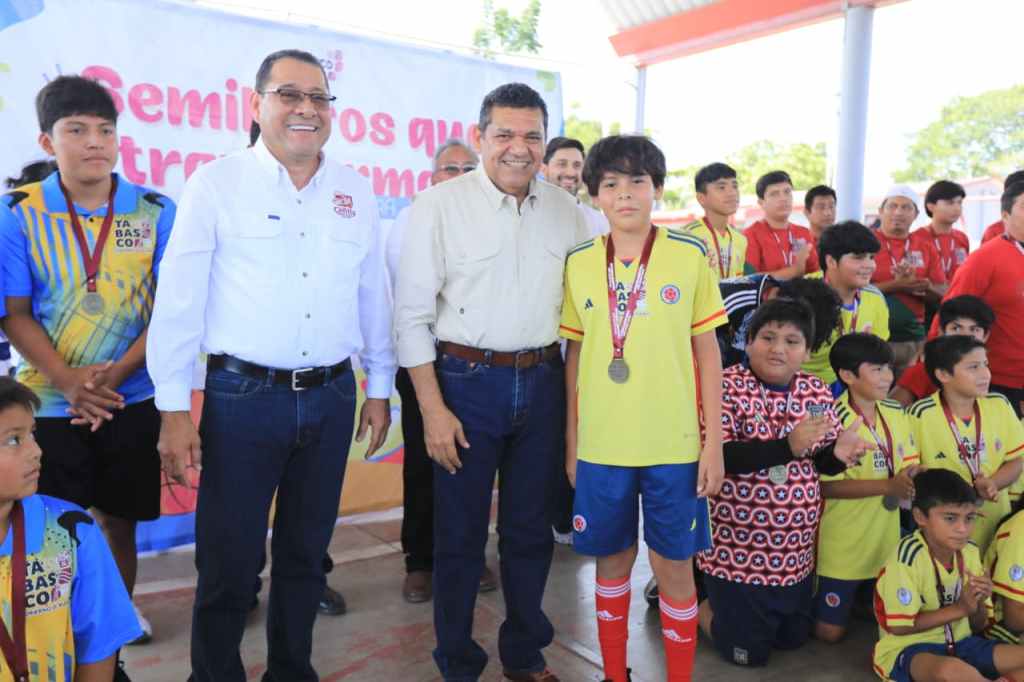 Javier May cierra su cuarta audiencia pública de la semana en Francisco I.&nbsp;Madero