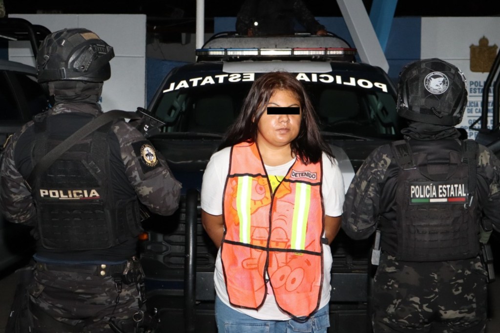 Detienen a mujer con arma de fuego y presunta droga en el municipio de Centro