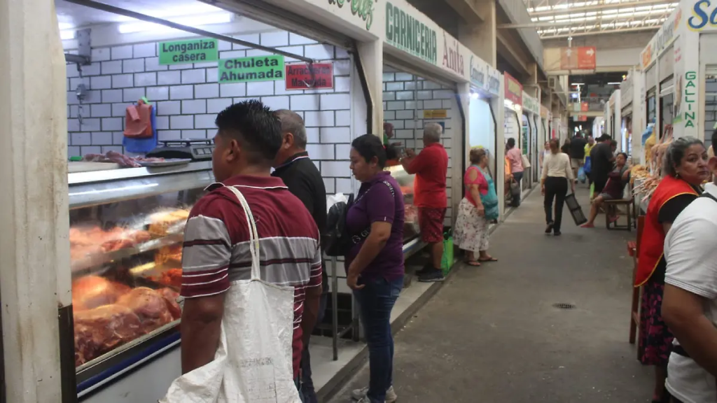 Vacaciones y regreso a clases provocan caída de hasta 40% en ventas del Pino&nbsp;Suárez