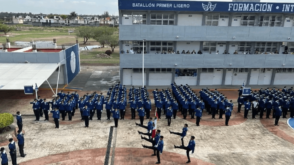 Bachilleratos militarizados continuarán en Guanajuato; más de 3 mil 500 alumnos seguirán con sus estudios