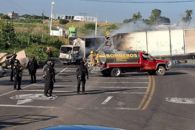 Detención de nueve presuntos integrantes de “Los Guerreros” desata bloqueos y quema de vehículos en&nbsp;Michoacán
