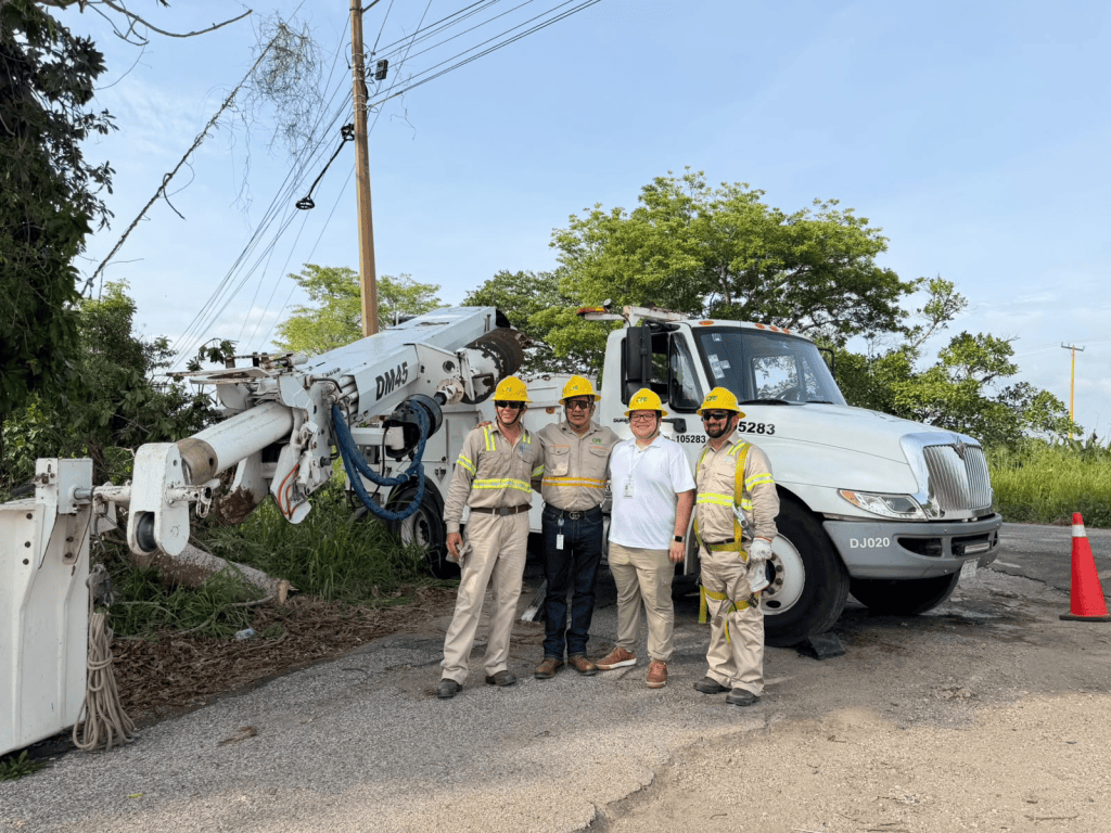 Refuerzan trabajos para mejorar el suministro eléctrico en La Venta,&nbsp;Huimanguillo