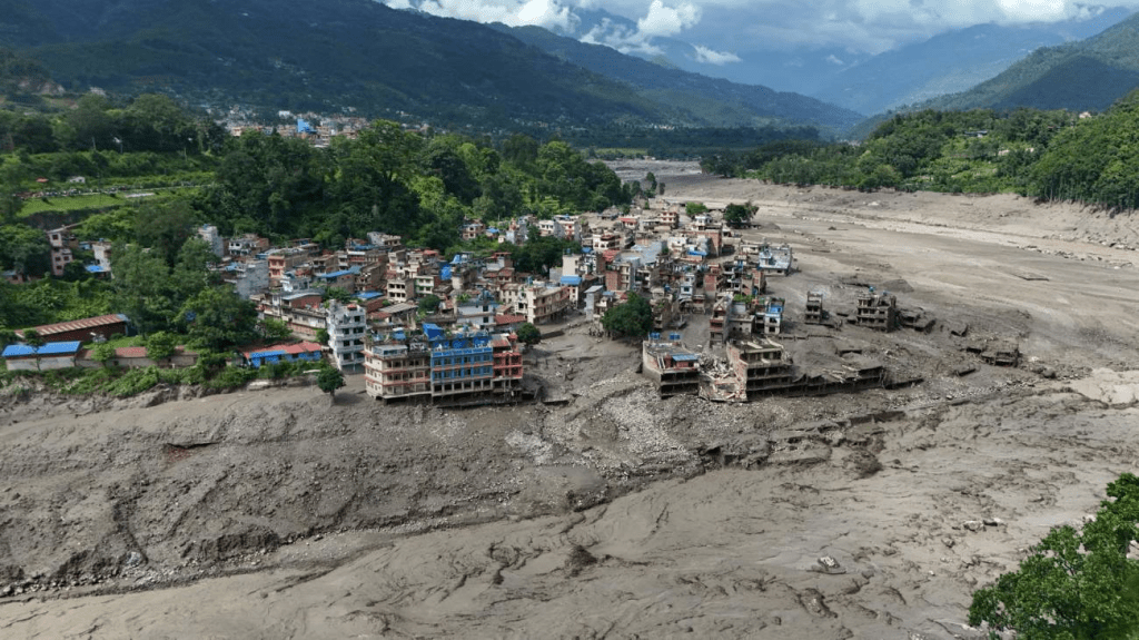 Tragedia en Nepal deja 359 muertos y más de mil 300 desaparecidos