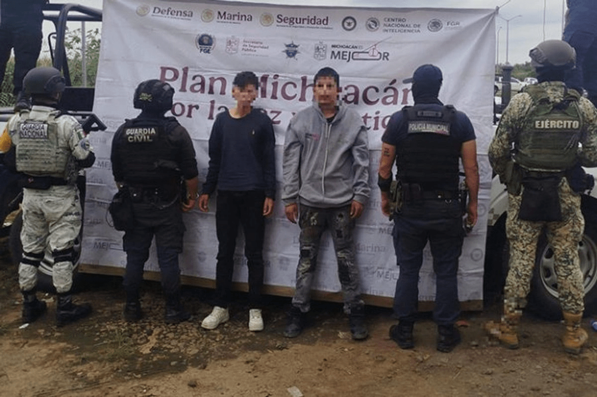 Rescatan a tres adolescentes en Michoacán y detienen a dos hombres