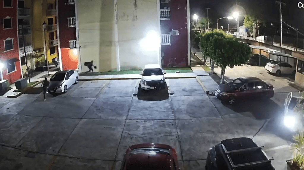 Cámara de seguridad capta asalto a repartidor en Tierra&nbsp;Colorada