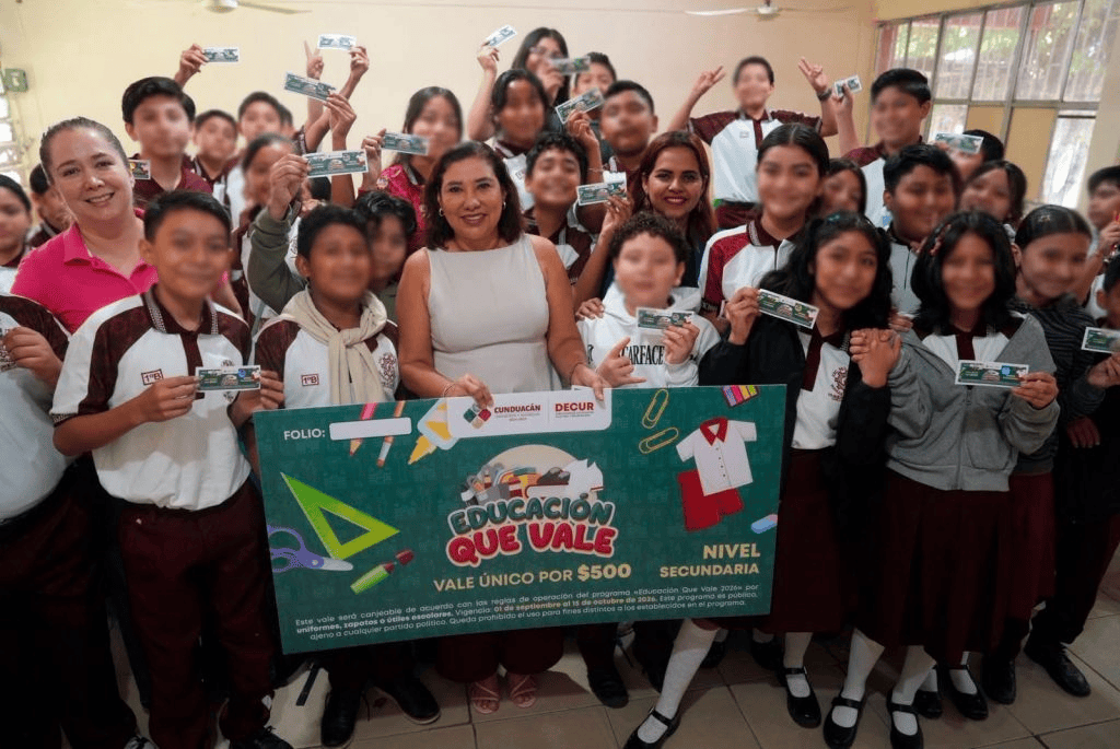 Entregan apoyos escolares para estudiantes de&nbsp;Cunduacán