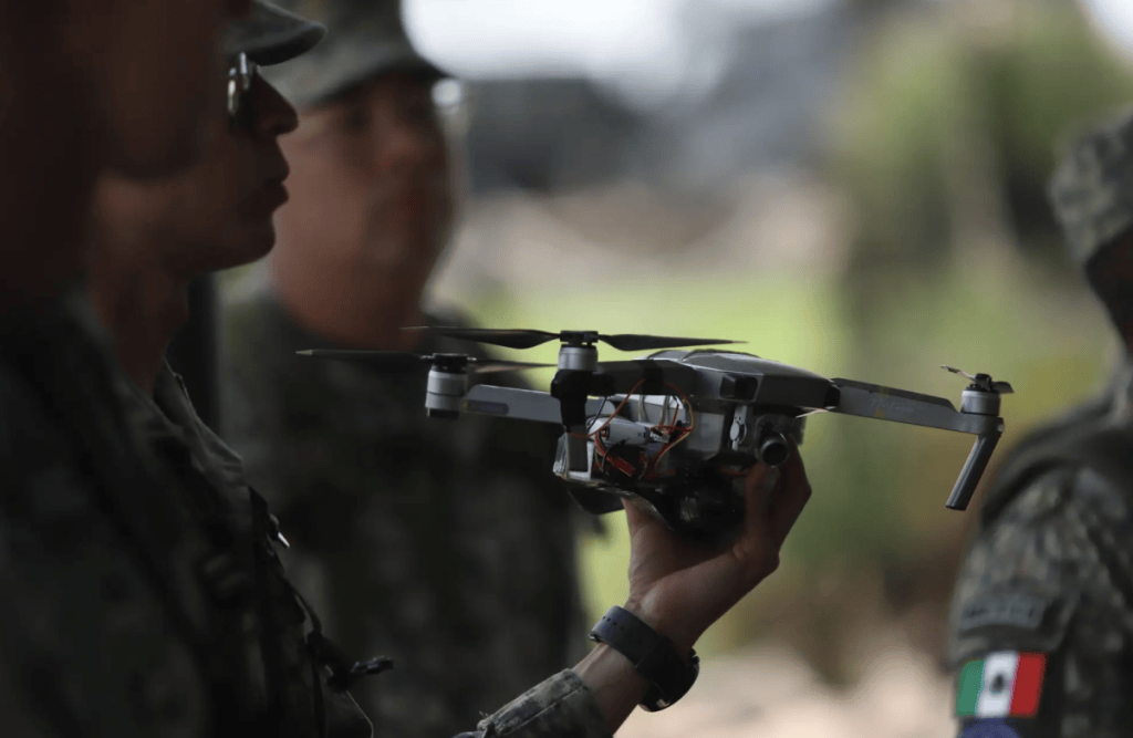 México y EU evalúan operativo contra drones en la frontera norte