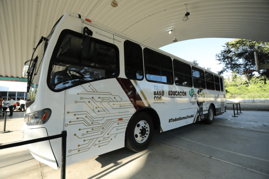Renuevan transporte para estudiantes de cuatro instituciones tecnológicas de Tabasco