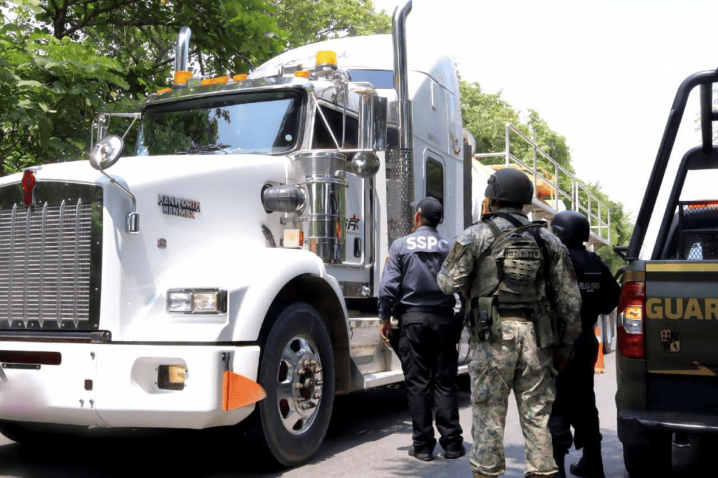 Aseguran 18 mil litros de hidrocarburo y más de 2 mil vapeadores en&nbsp;Tabasco