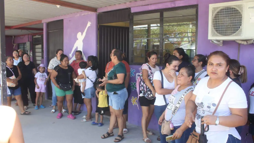 Padres de familia protestan en Pomoca por falta de electricidad en primaria