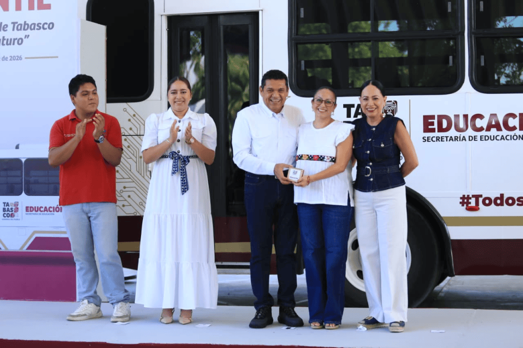Javier May pone en marcha programa de Movilidad Estudiantil con nuevos autobuses para universidades de&nbsp;Tabasco