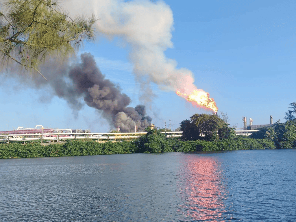 Se registra conato de incendio en la Terminal Marítima de Dos Bocas