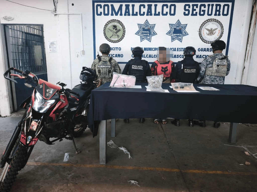 Detienen en Comalcalco a hombre con presunta marihuana y un&nbsp;arma