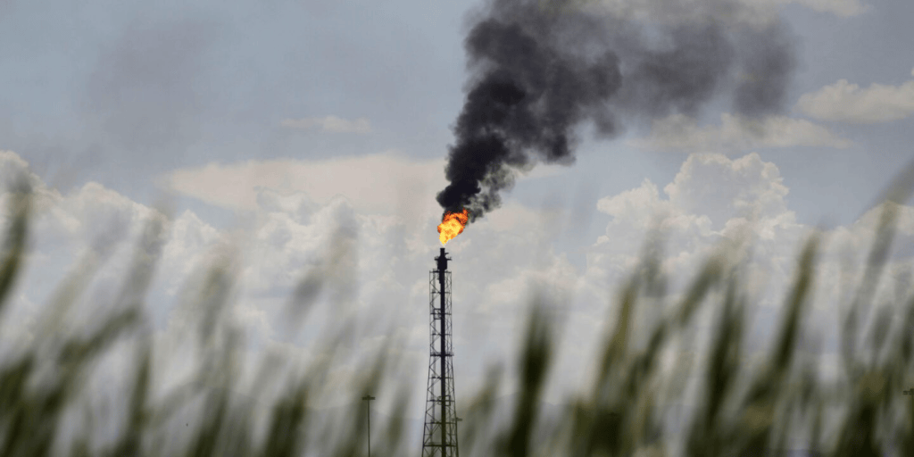 Habitantes de Centro padecen calor y fuertes olores por mecheros de&nbsp;Pemex