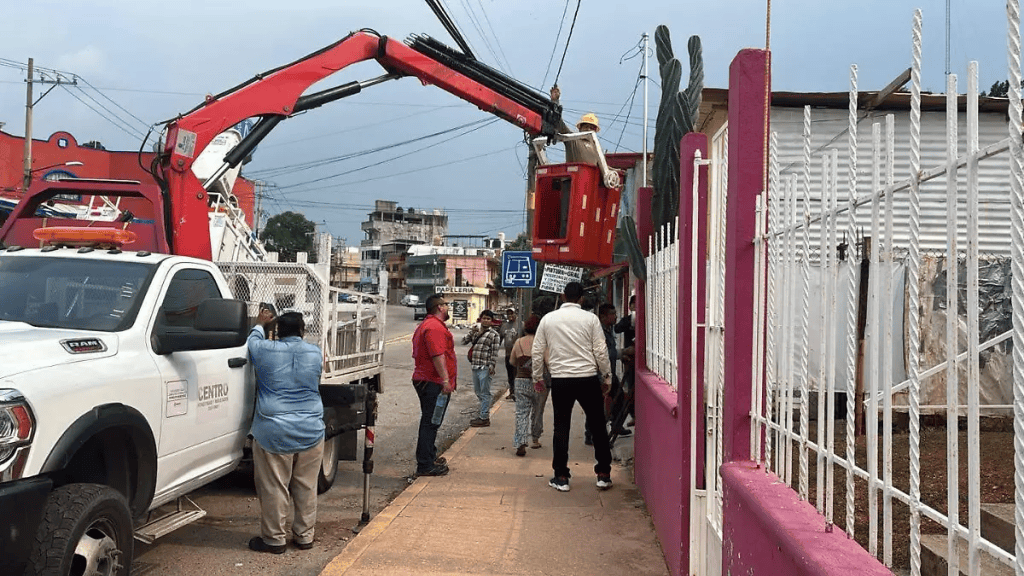 Reparan cables dañados por una grúa en la avenida 27 de&nbsp;Febrero