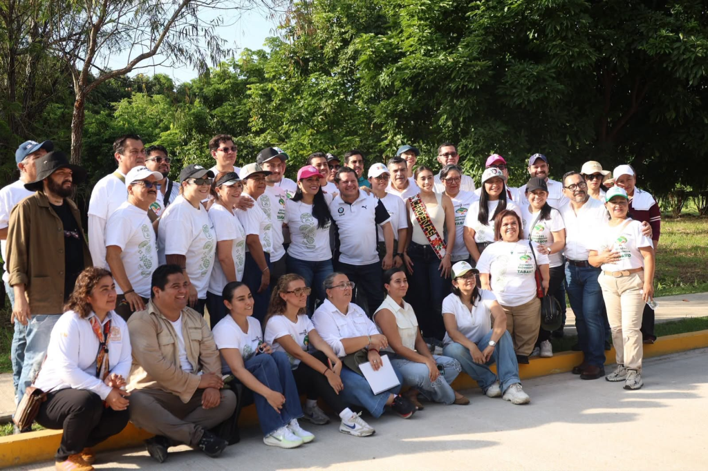 Katia Ornelas encabeza jornada de reforestación en la UPCH
