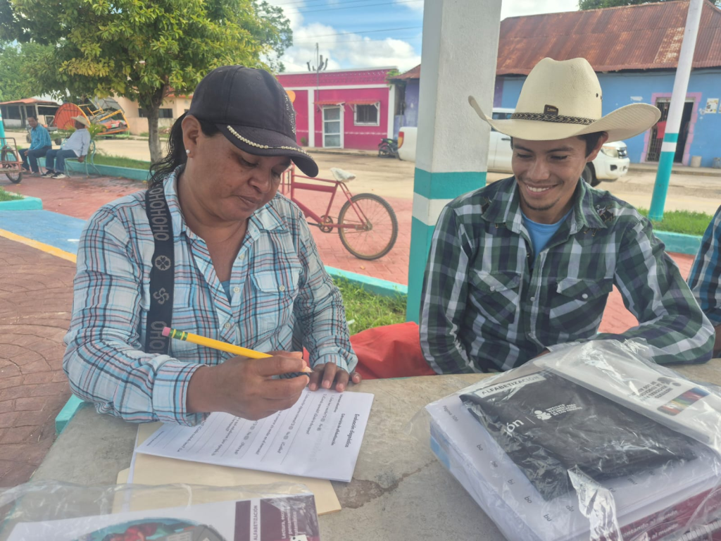 Cuatro hermanos de Balancán comienzan a aprender a leer y escribir con apoyo del&nbsp;IEAT