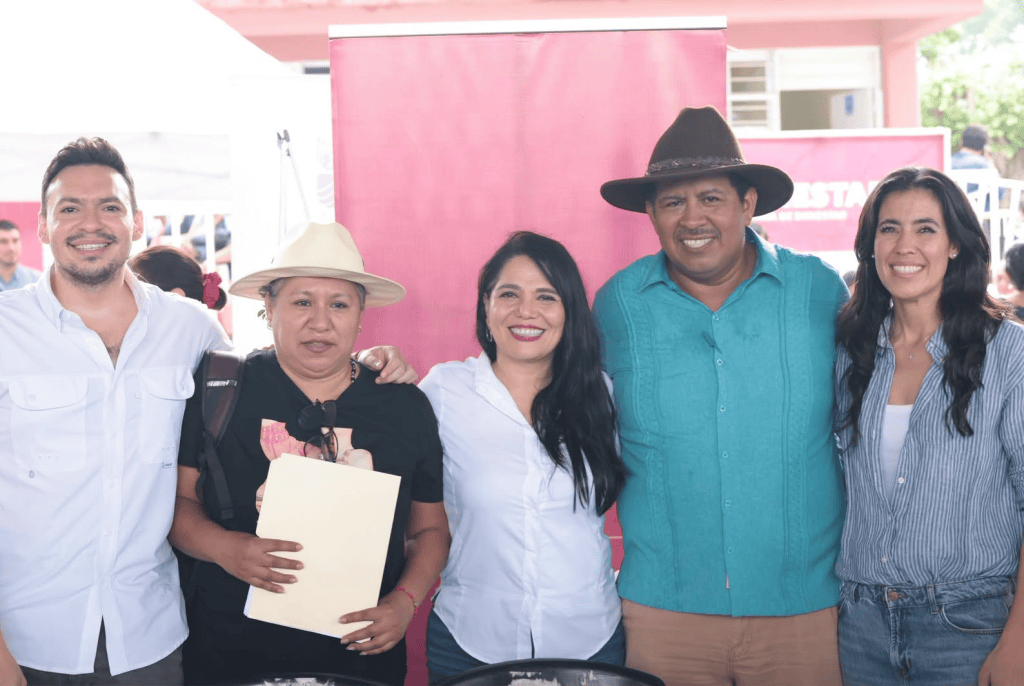 Katia Ornelas acompaña a Javier May en jornada de atención en&nbsp;Centro