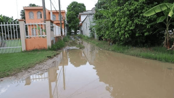 Habitantes de Villa Jalupa denuncian calles dañadas y aguas&nbsp;negras