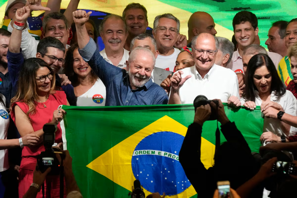 Lula es reelegido en Brasil y derrota a Flávio Bolsonaro en segunda vuelta