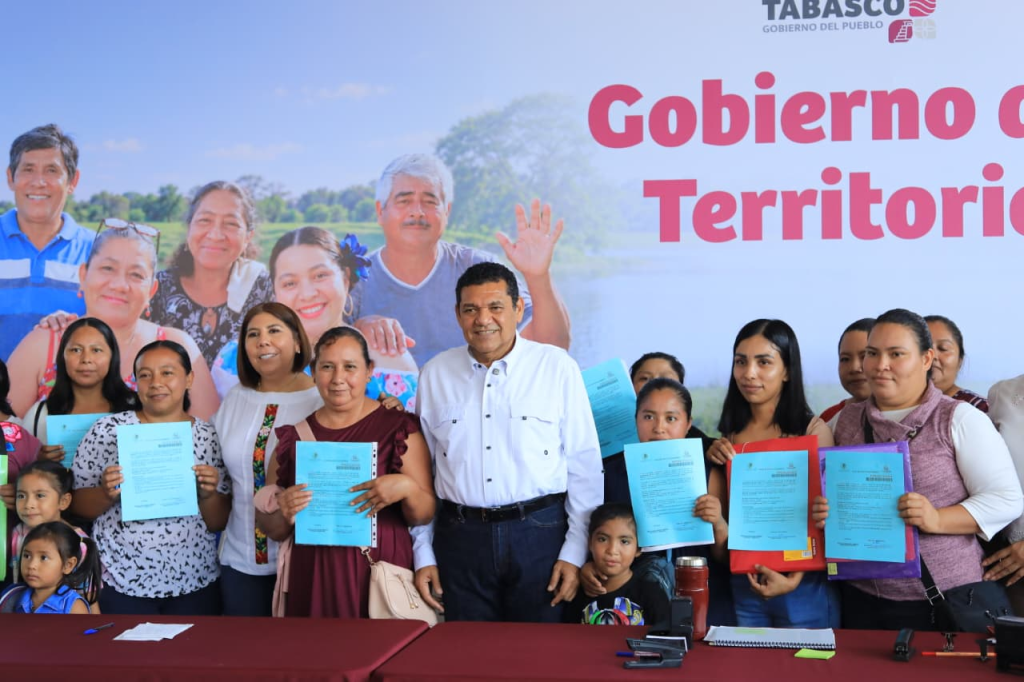 Javier May anuncia obras y servicios para Huimanguillo durante jornada de atención
