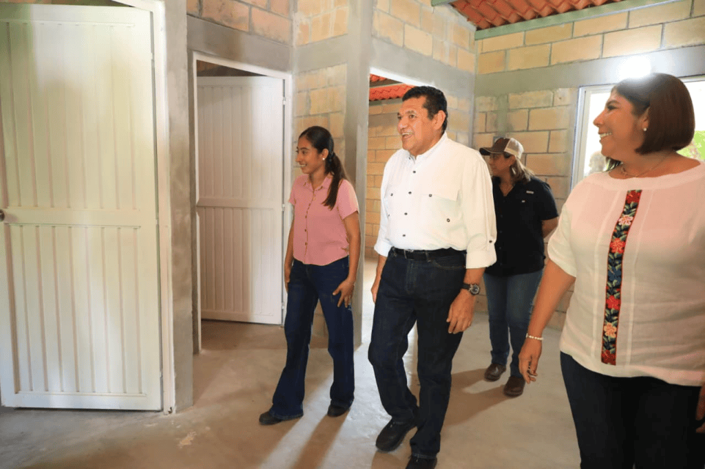 Viviendas del Bienestar llevan nuevo patrimonio a 31 familias de&nbsp;Huimanguillo