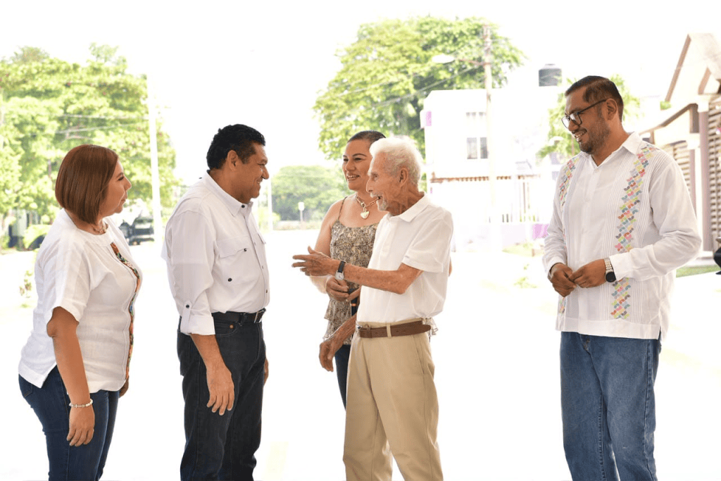 Entrega Javier May avenida de concreto hidráulico en Villa Estación Chontalpa